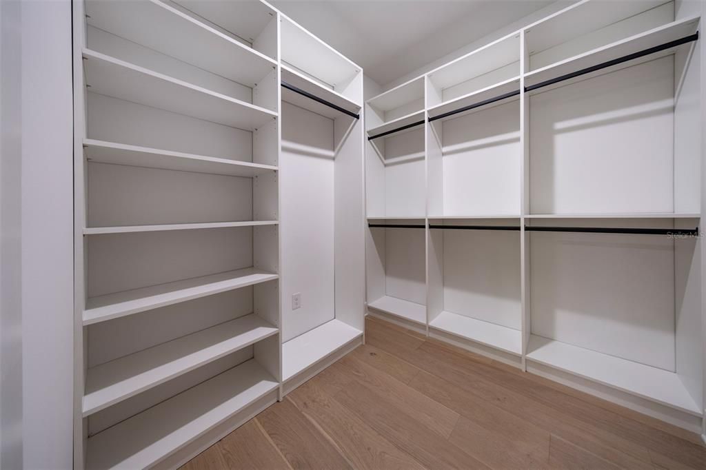 For Sale: $1,850,000 (5 beds, 4 baths, 3986 Square Feet)