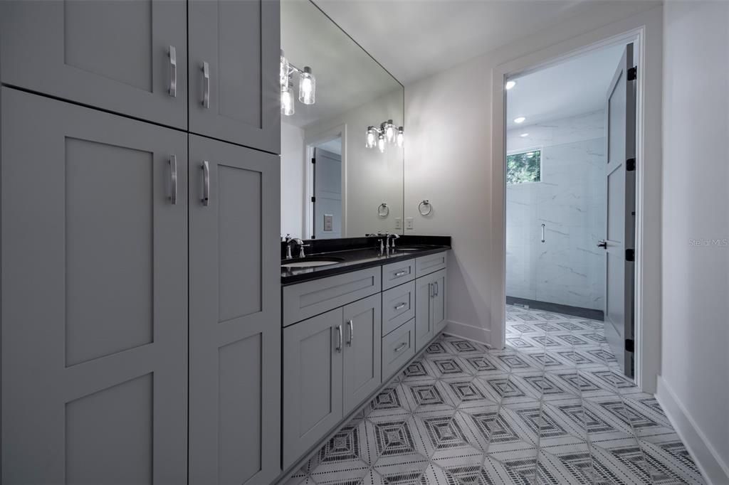 For Sale: $1,850,000 (5 beds, 4 baths, 3986 Square Feet)