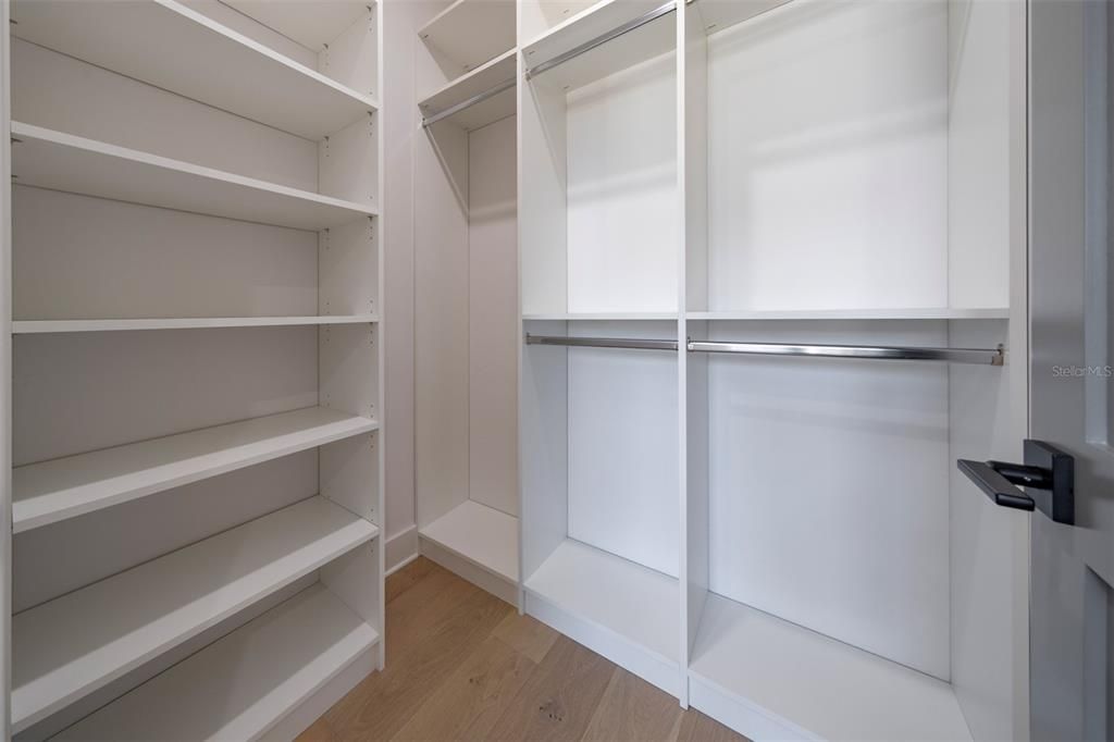 For Sale: $1,850,000 (5 beds, 4 baths, 3986 Square Feet)