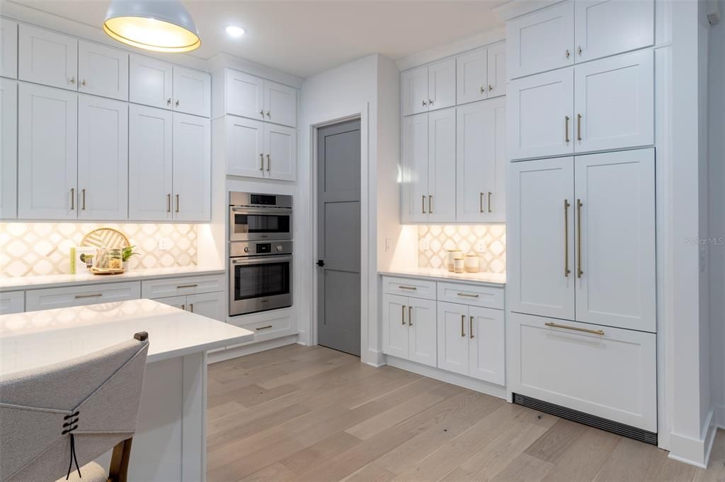 For Sale: $1,850,000 (5 beds, 4 baths, 3986 Square Feet)