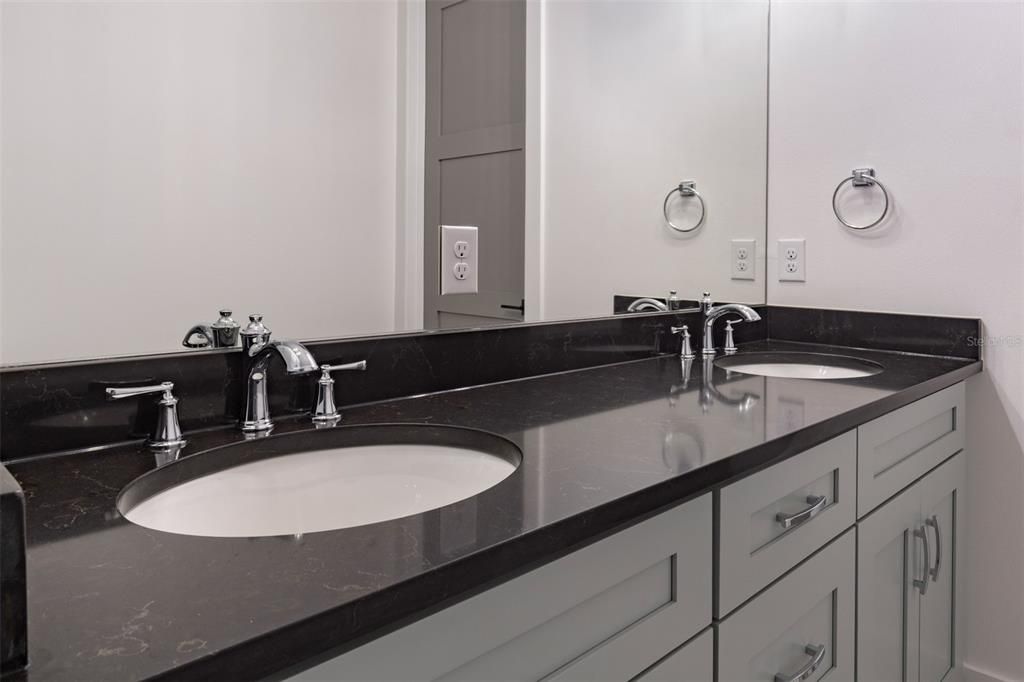 For Sale: $1,850,000 (5 beds, 4 baths, 3986 Square Feet)