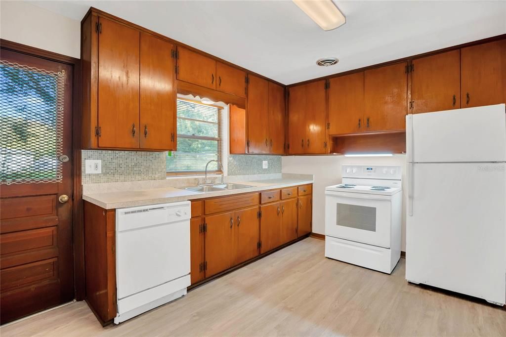 For Sale: $424,900 (3 beds, 1 baths, 1434 Square Feet)