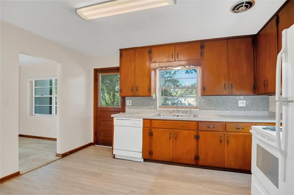 For Sale: $424,900 (3 beds, 1 baths, 1434 Square Feet)