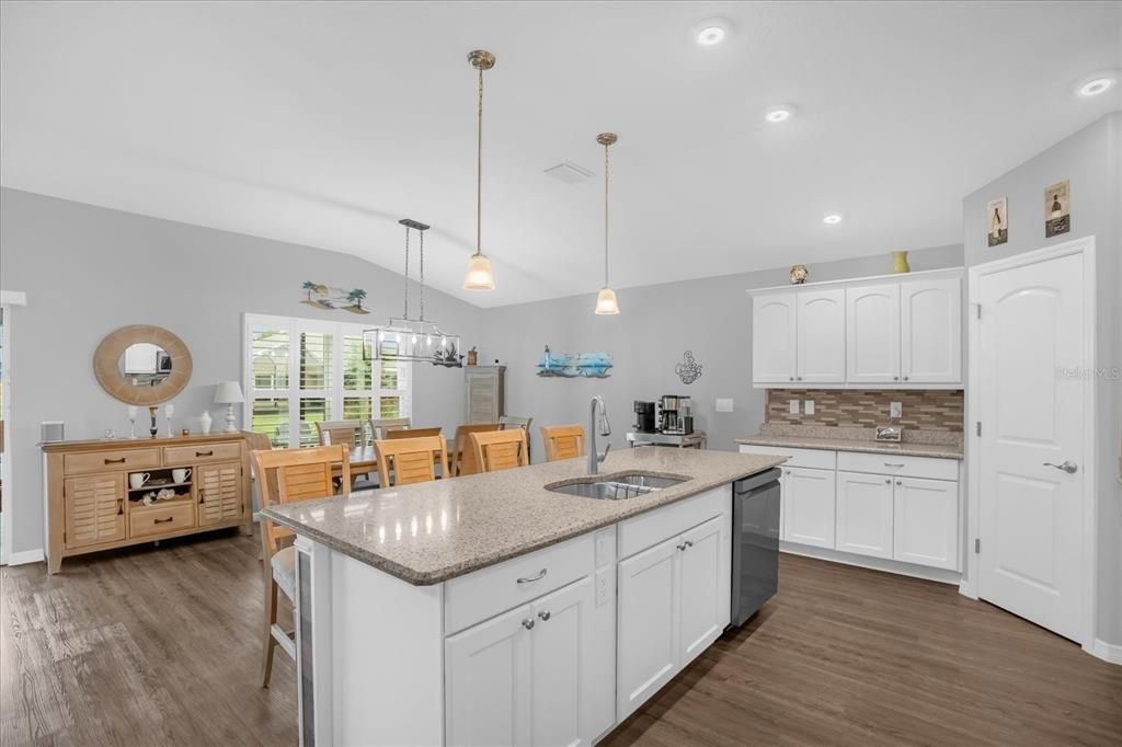 待售: $438,000 (3 贝兹, 2 浴室, 1711 平方英尺)