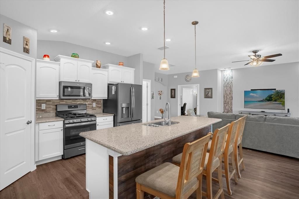 待售: $438,000 (3 贝兹, 2 浴室, 1711 平方英尺)