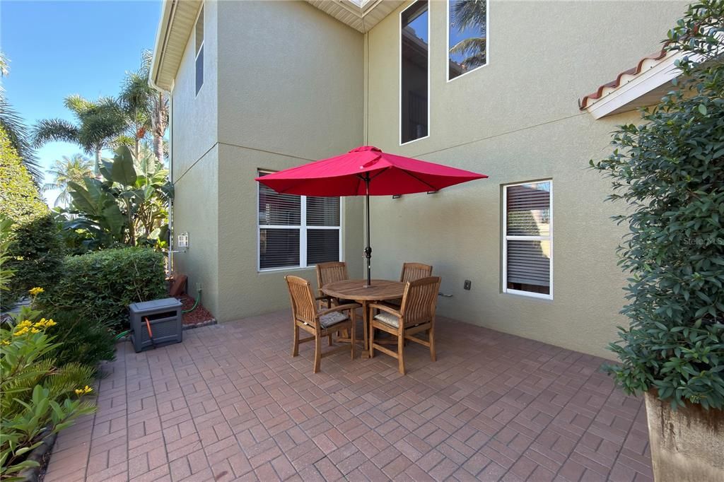 For Sale: $960,000 (4 beds, 2 baths, 2842 Square Feet)