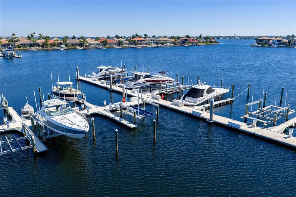 For Sale: $960,000 (4 beds, 2 baths, 2842 Square Feet)