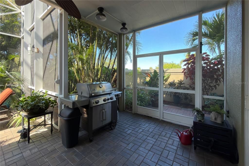 For Sale: $960,000 (4 beds, 2 baths, 2842 Square Feet)