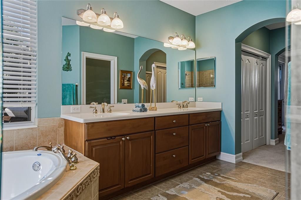 For Sale: $960,000 (4 beds, 2 baths, 2842 Square Feet)