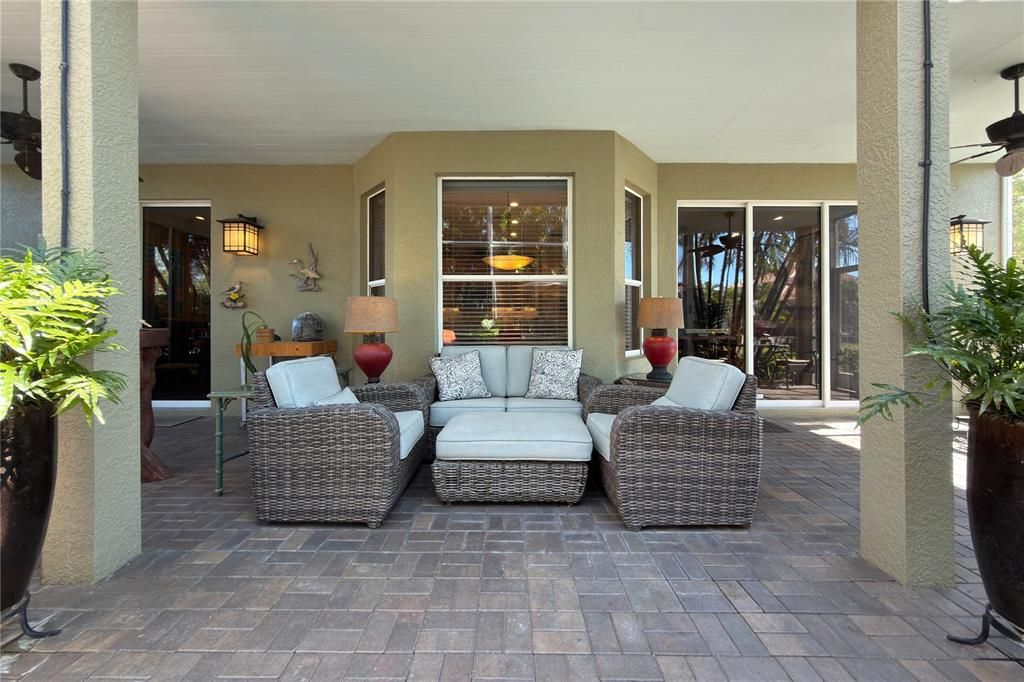 For Sale: $960,000 (4 beds, 2 baths, 2842 Square Feet)