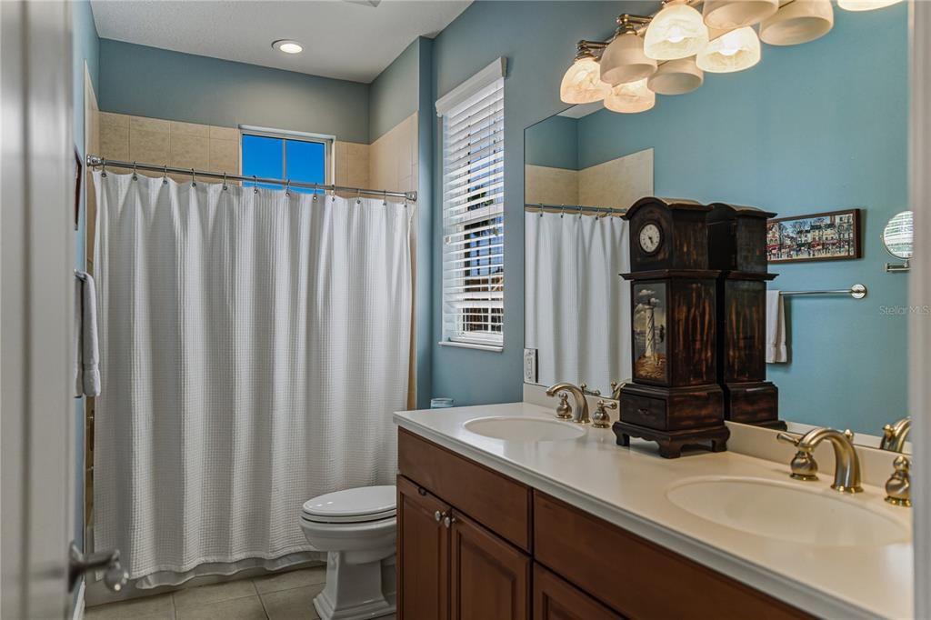 For Sale: $960,000 (4 beds, 2 baths, 2842 Square Feet)