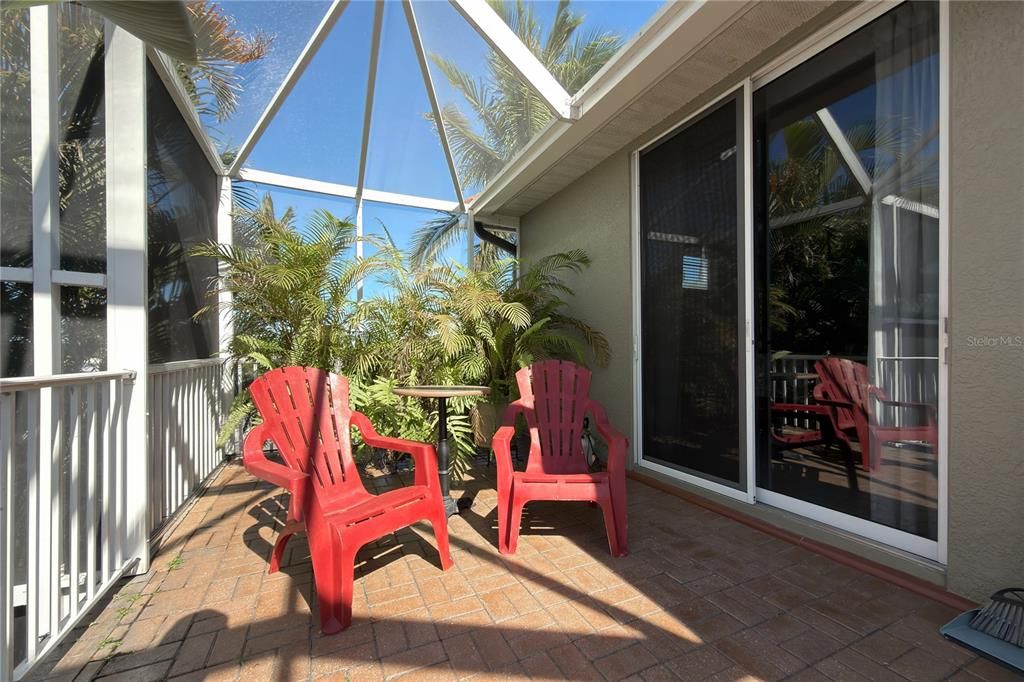 For Sale: $960,000 (4 beds, 2 baths, 2842 Square Feet)