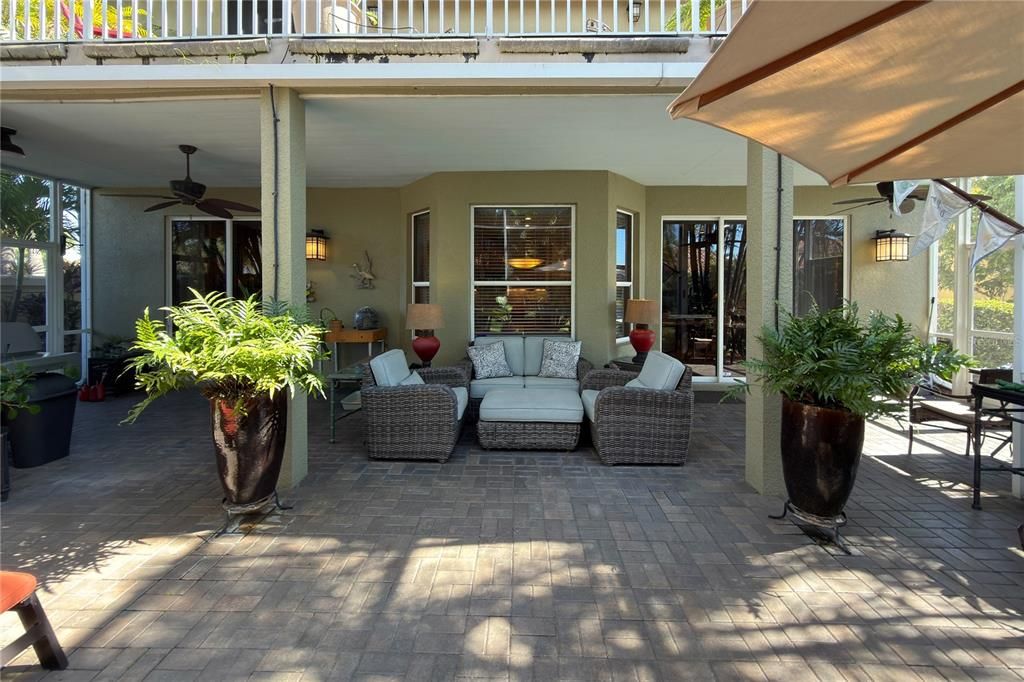 For Sale: $960,000 (4 beds, 2 baths, 2842 Square Feet)