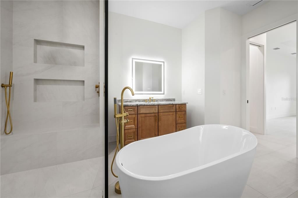 For Sale: $479,500 (4 beds, 2 baths, 1906 Square Feet)