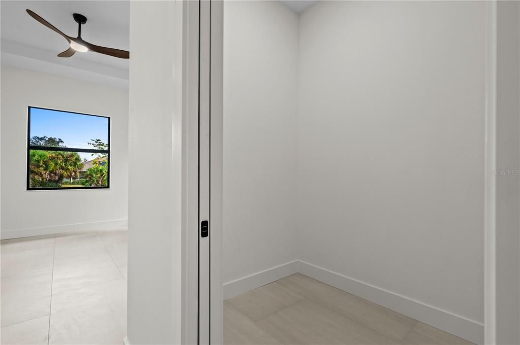 For Sale: $479,500 (4 beds, 2 baths, 1906 Square Feet)