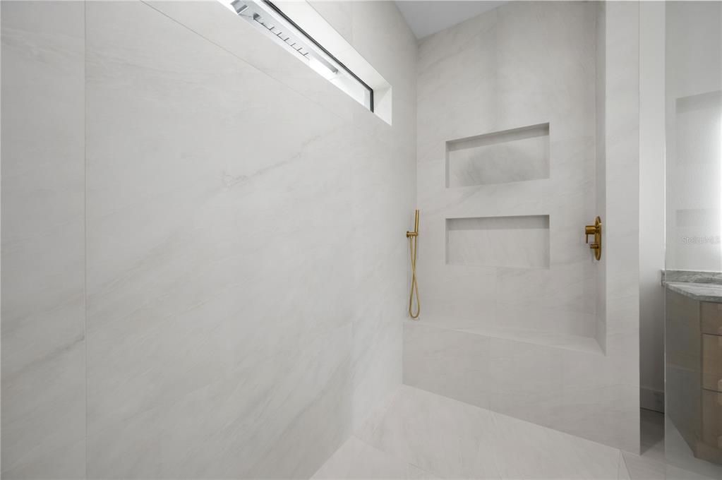 For Sale: $479,500 (4 beds, 2 baths, 1906 Square Feet)