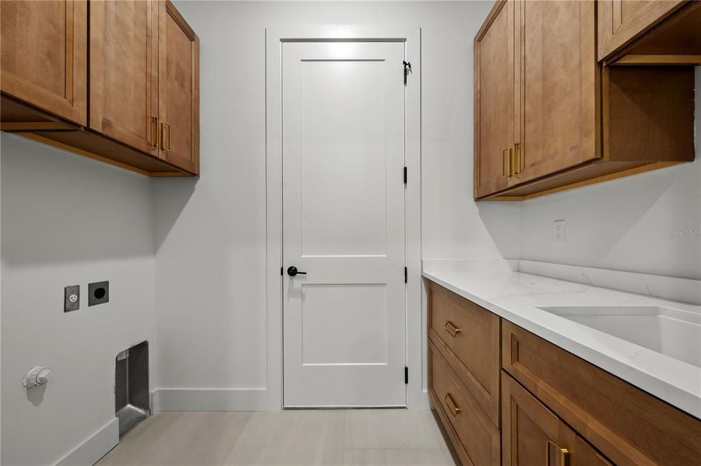 For Sale: $479,500 (4 beds, 2 baths, 1906 Square Feet)