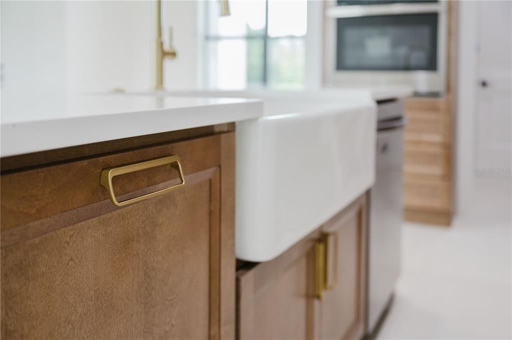 For Sale: $479,500 (4 beds, 2 baths, 1906 Square Feet)