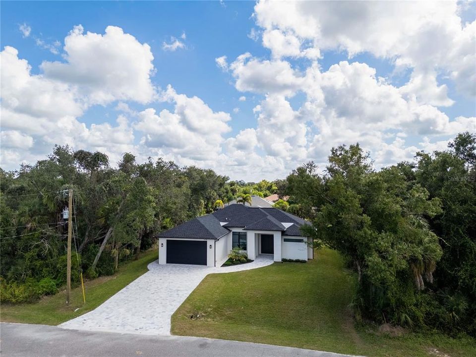 For Sale: $479,500 (4 beds, 2 baths, 1906 Square Feet)