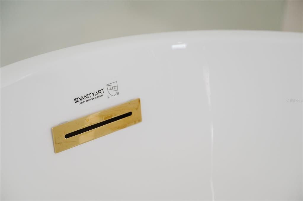 For Sale: $479,500 (4 beds, 2 baths, 1906 Square Feet)