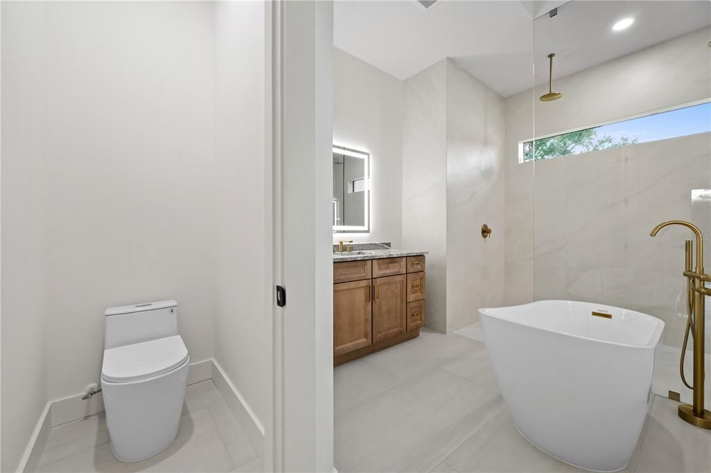 For Sale: $479,500 (4 beds, 2 baths, 1906 Square Feet)