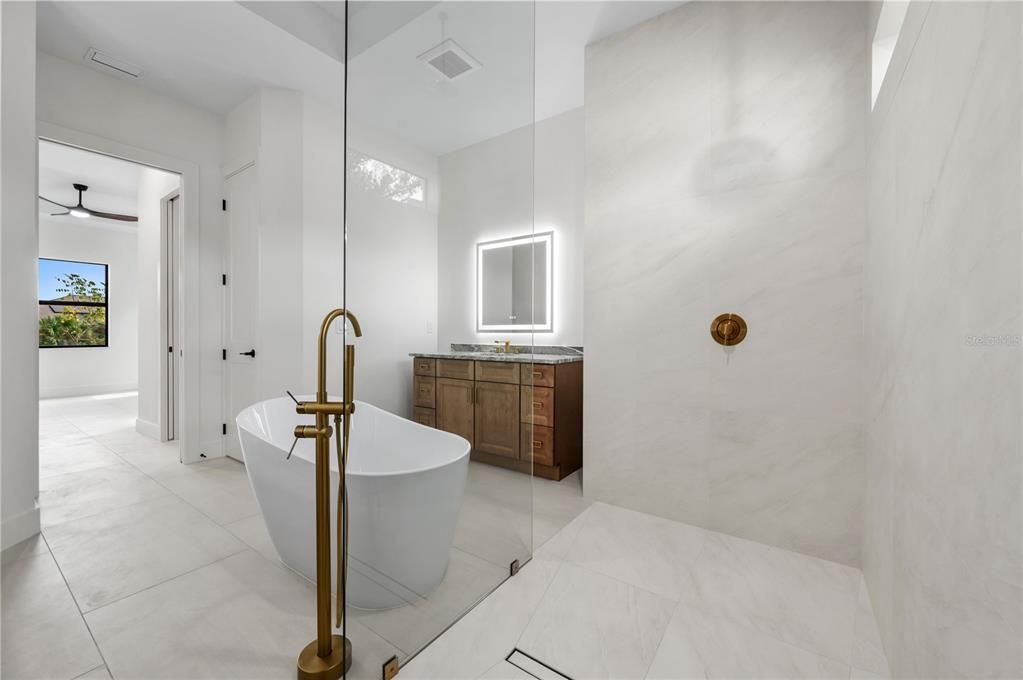 For Sale: $479,500 (4 beds, 2 baths, 1906 Square Feet)