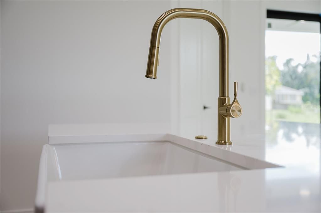 For Sale: $479,500 (4 beds, 2 baths, 1906 Square Feet)