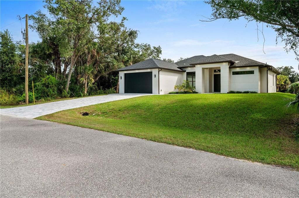 For Sale: $479,500 (4 beds, 2 baths, 1906 Square Feet)