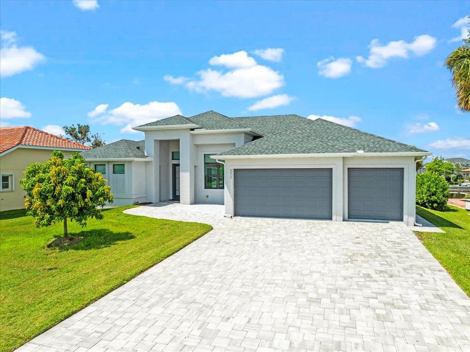 For Sale: $924,500 (3 beds, 2 baths, 2119 Square Feet)