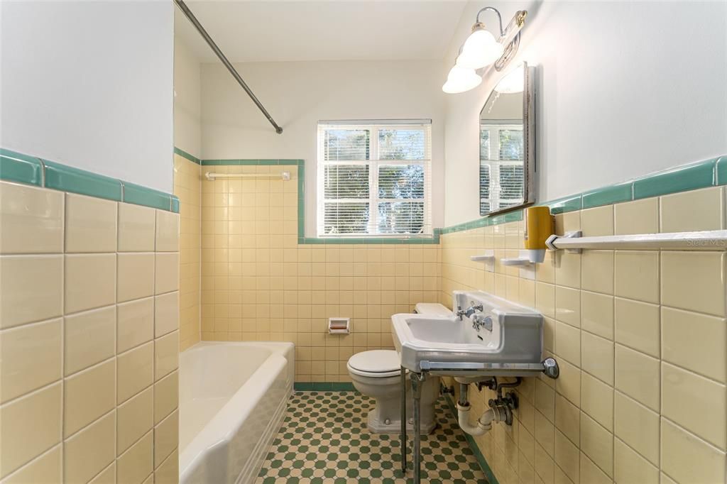 Active With Contract: $499,900 (4 beds, 2 baths, 2315 Square Feet)