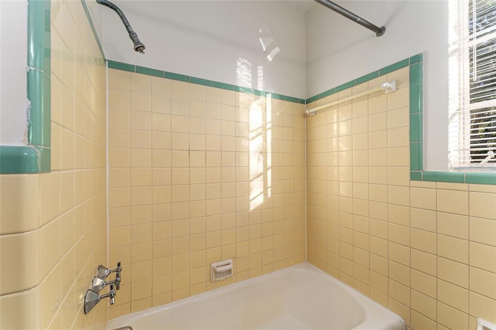 Active With Contract: $499,900 (4 beds, 2 baths, 2315 Square Feet)