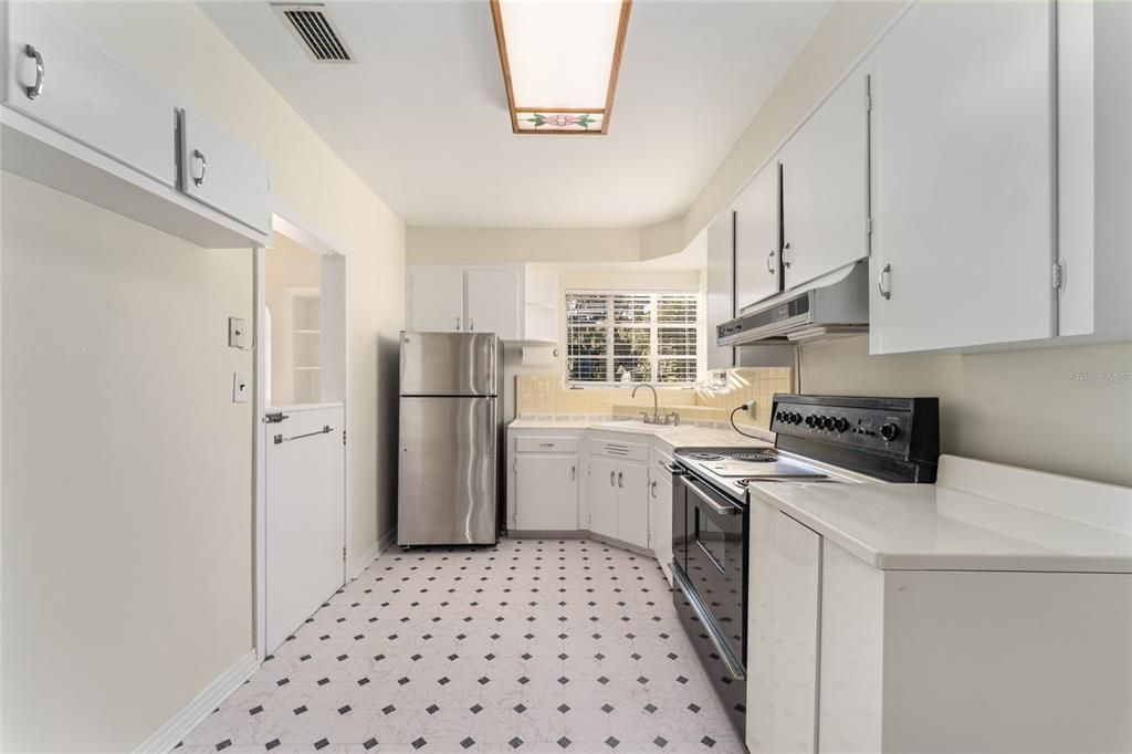 Active With Contract: $499,900 (4 beds, 2 baths, 2315 Square Feet)