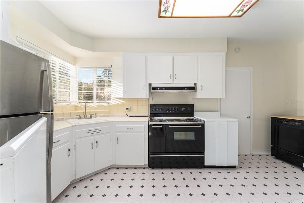 Active With Contract: $499,900 (4 beds, 2 baths, 2315 Square Feet)