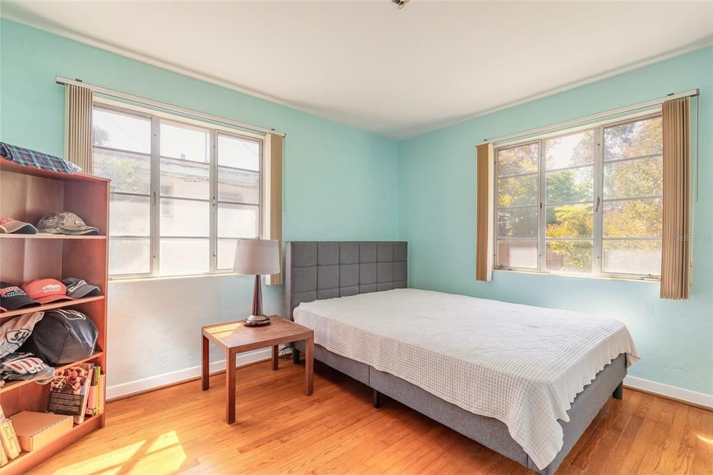 Active With Contract: $259,000 (2 beds, 1 baths, 1162 Square Feet)
