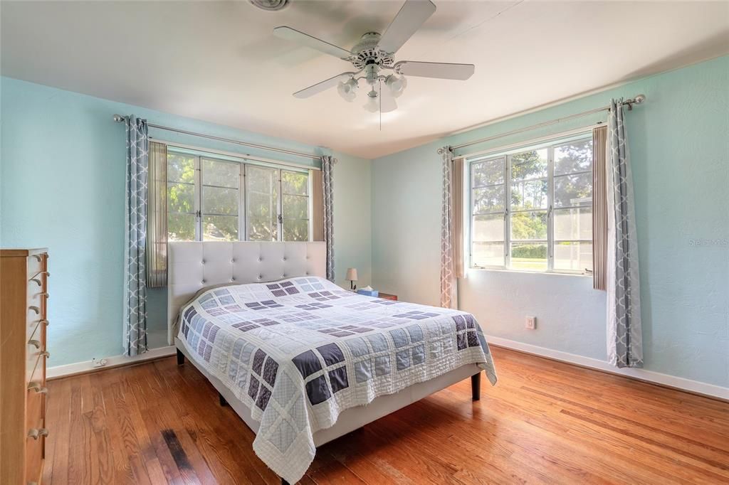 Active With Contract: $259,000 (2 beds, 1 baths, 1162 Square Feet)