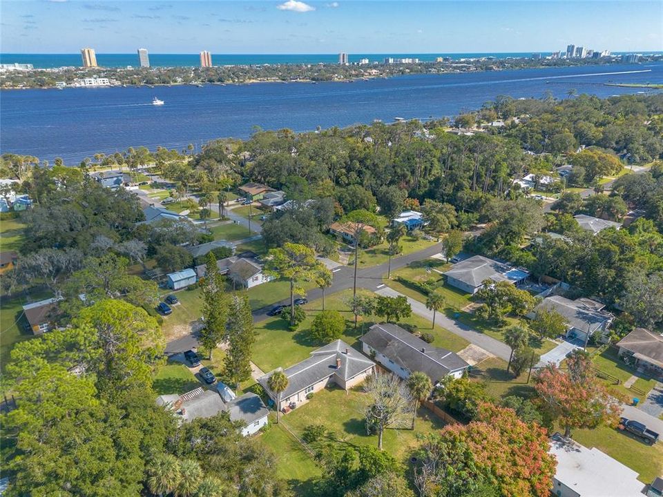 Active With Contract: $259,000 (2 beds, 1 baths, 1162 Square Feet)