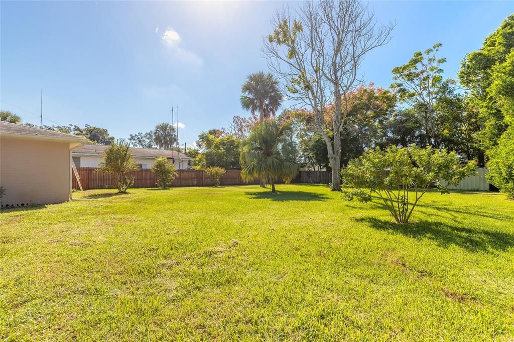 Active With Contract: $259,000 (2 beds, 1 baths, 1162 Square Feet)