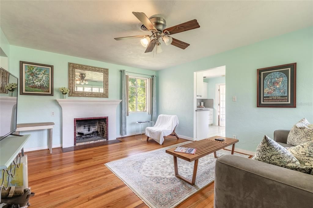 Active With Contract: $259,000 (2 beds, 1 baths, 1162 Square Feet)