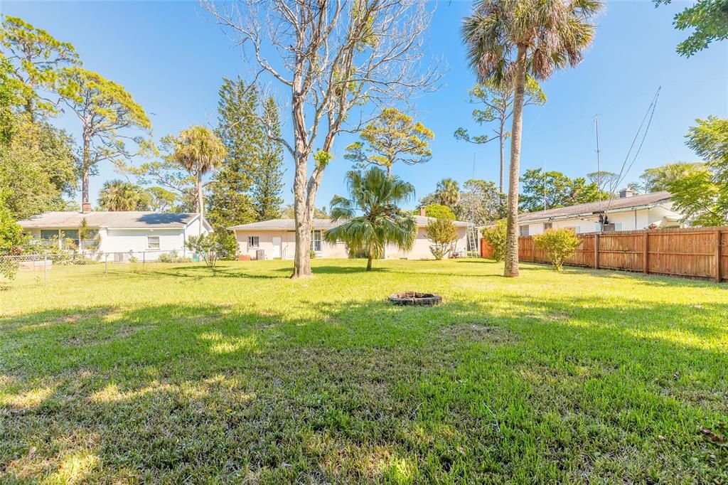 Active With Contract: $259,000 (2 beds, 1 baths, 1162 Square Feet)