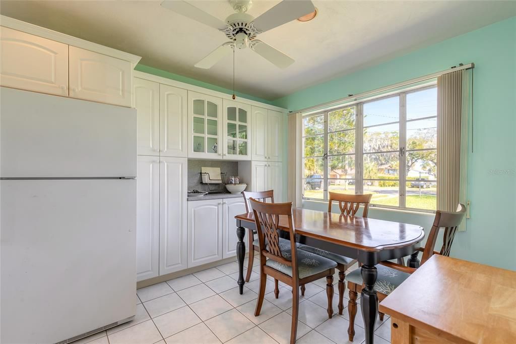 Active With Contract: $259,000 (2 beds, 1 baths, 1162 Square Feet)