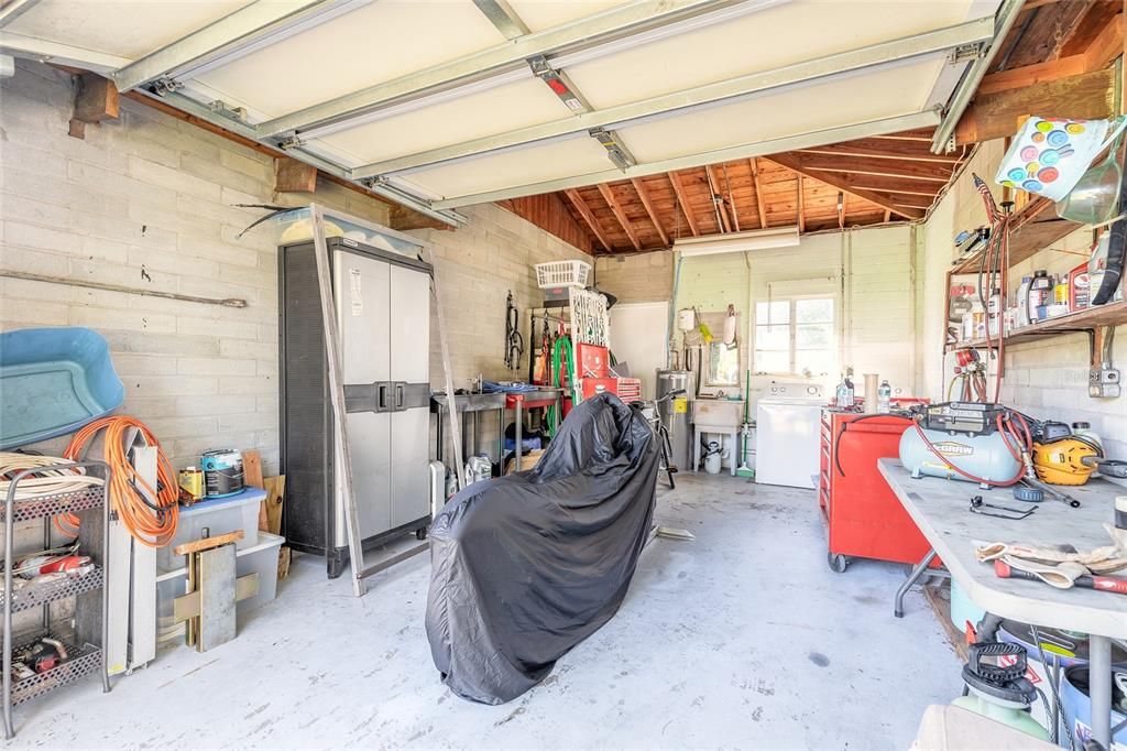 Active With Contract: $259,000 (2 beds, 1 baths, 1162 Square Feet)