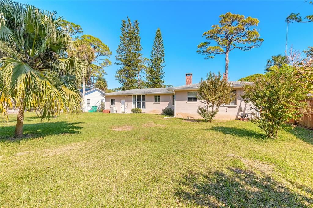 Active With Contract: $259,000 (2 beds, 1 baths, 1162 Square Feet)