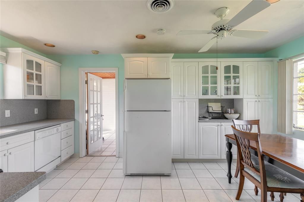 Active With Contract: $259,000 (2 beds, 1 baths, 1162 Square Feet)