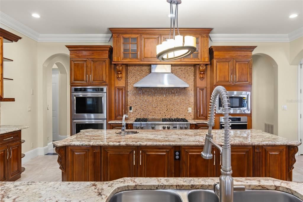 For Sale: $4,925,000 (7 beds, 8 baths, 8931 Square Feet)