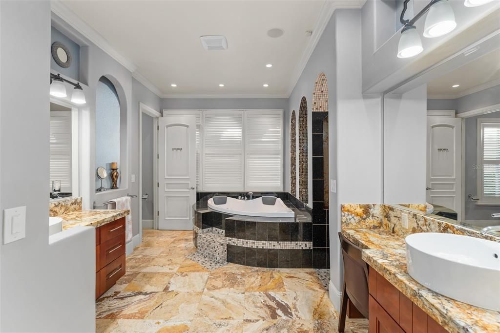 For Sale: $4,925,000 (7 beds, 8 baths, 8931 Square Feet)