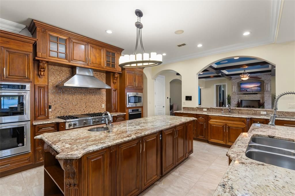 For Sale: $4,925,000 (7 beds, 8 baths, 8931 Square Feet)