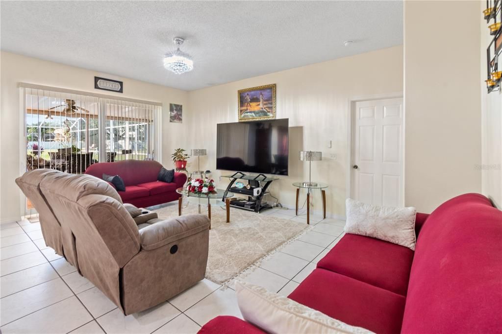 For Sale: $480,000 (5 beds, 3 baths, 3619 Square Feet)