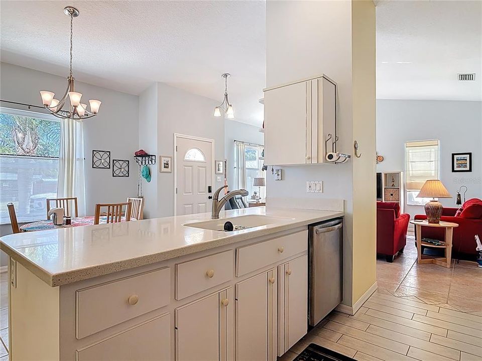 For Sale: $340,000 (3 beds, 2 baths, 1282 Square Feet)