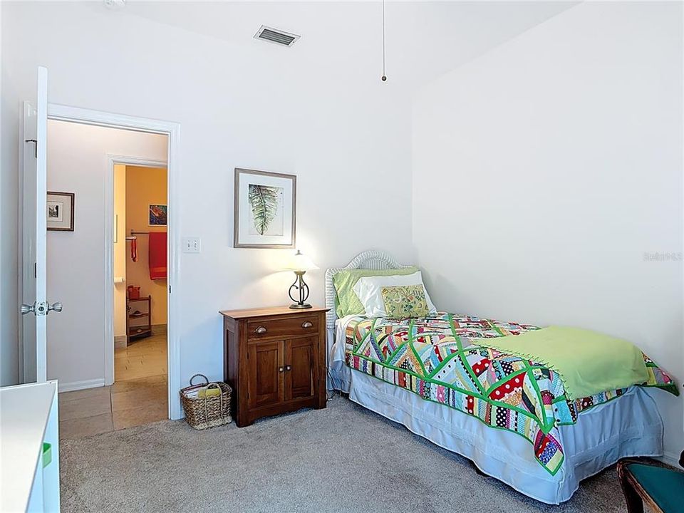 For Sale: $340,000 (3 beds, 2 baths, 1282 Square Feet)