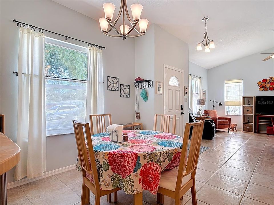 For Sale: $340,000 (3 beds, 2 baths, 1282 Square Feet)